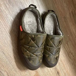 Avalanche Summit Men's Mule Slippers Camo